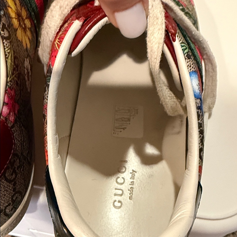 Gucci ladies Ace GG Flora Sneakers - Picture 4 of 6